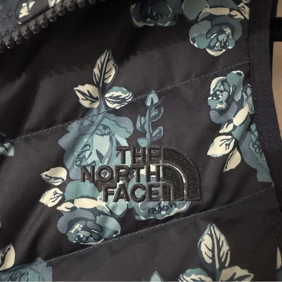 The North Face 550 Goose Down Women’s Puffer Vest Navy Floral Jacket Size XS - Picture 4 of 9